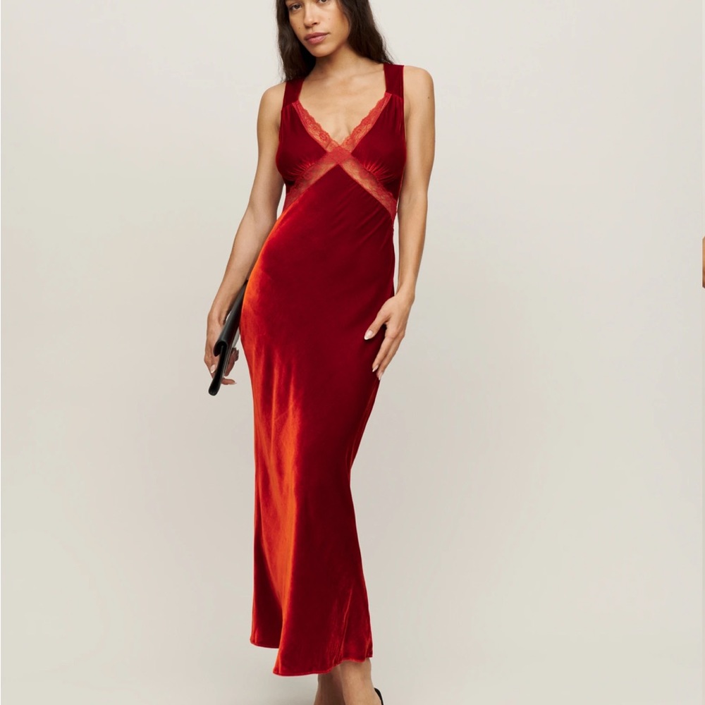 Never worn Lorenzo Velvet Dress by reformation. Tag still on.